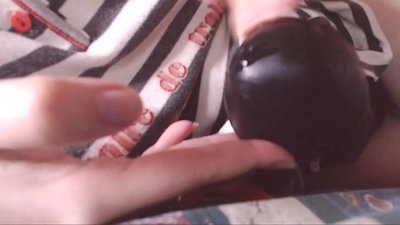 ເອົາ cock ສີດໍາໃຫຍ່ນີ້ຢູ່ໃນປາກຂອງເຈົ້າສໍາລອງພຽງເລັກນ້ອຍ